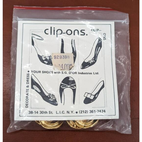 SG D'or Vintage Clip Ons Shoe Clips Charms Golden Tone Knot New in Bag 1960s - Picture 2 of 2